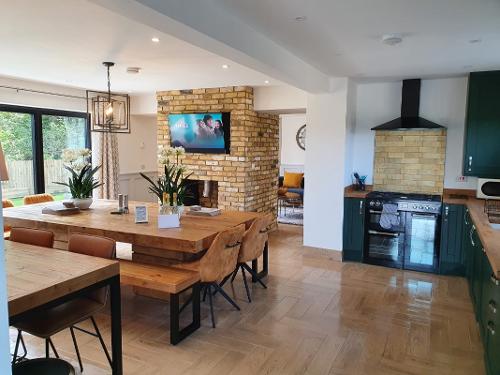 Kitchen Diner with Sky Glass